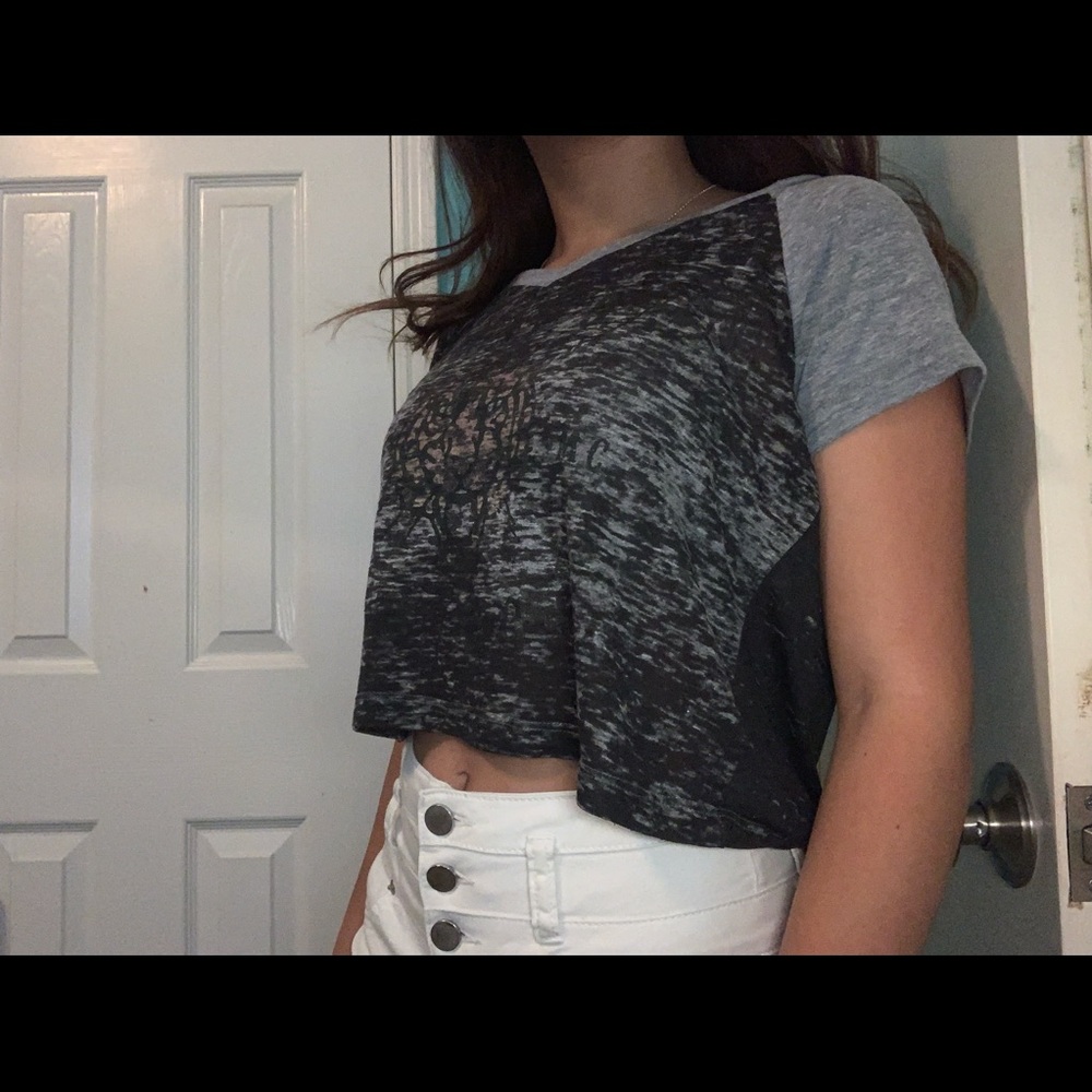 Super cute faded crop top with tiger on it !! 🐅